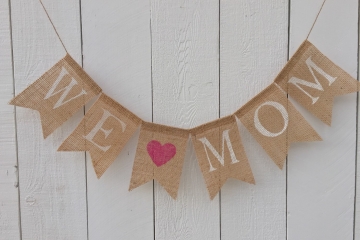 We [heart] Mom Burlap Banner
